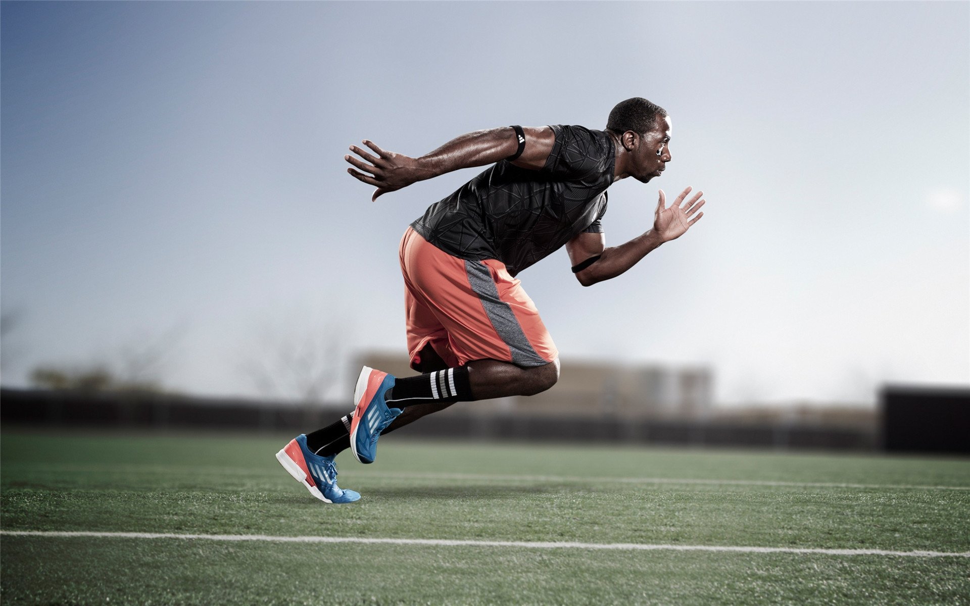 威少底薪再刷纪录!8场即成历史篮板最多控卫,威少目前生涯总篮板数